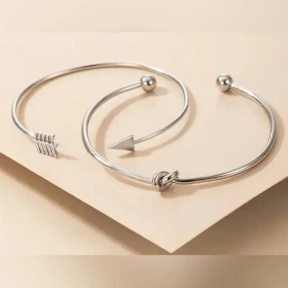 Gold Toned Knotted & Arrow Bracelet - Picture 5 of 5